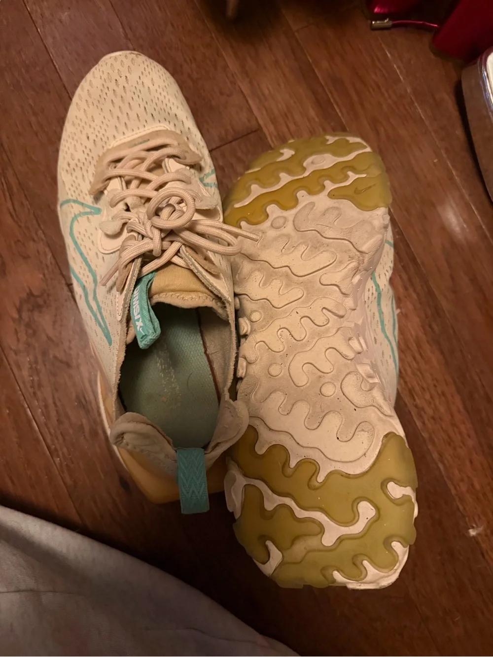Nike Women's Beige & Teal Athletic Sneakers